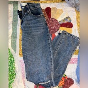 Abercrombie 90s Straight High Rise Curve Love Jeans. Size 26